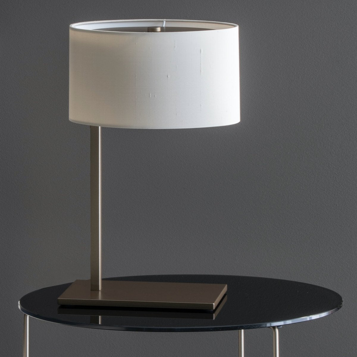 Modern Table Lamp with Lamp Shade and Metal Base