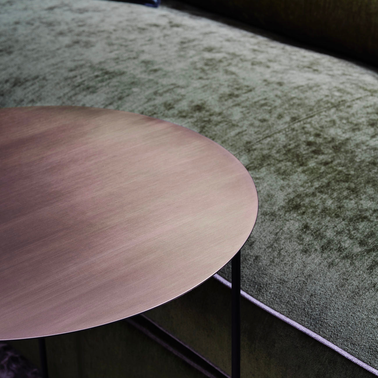 MIO 43-2 table by Christine Kröncke Interior Design