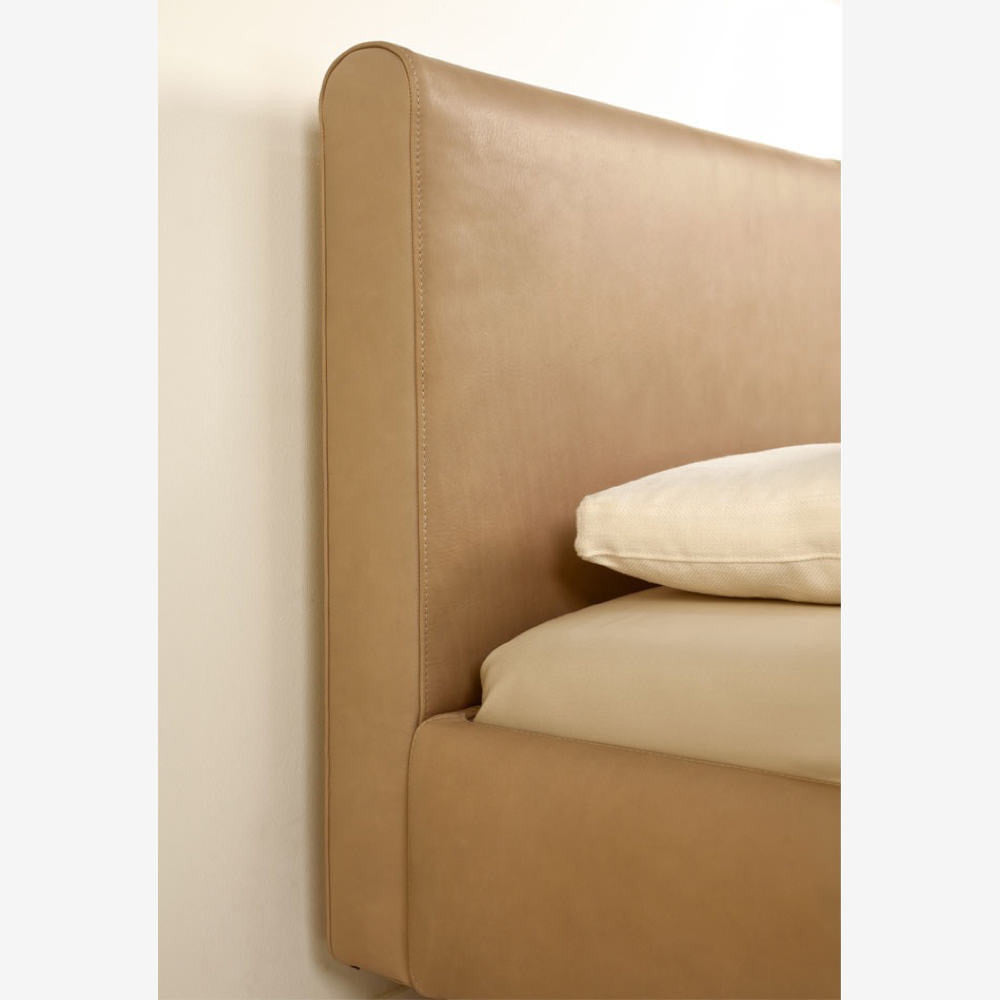 PLAISIR bed - Christine Kröncke Interior Design