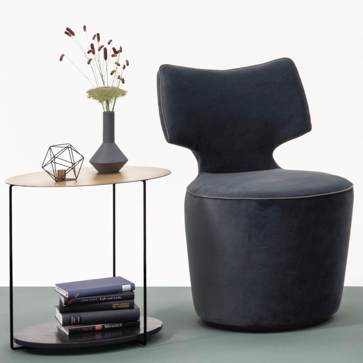 MIO 50-2 Side Table and RAYMOND armchair - Christine Kröncke Interior Design